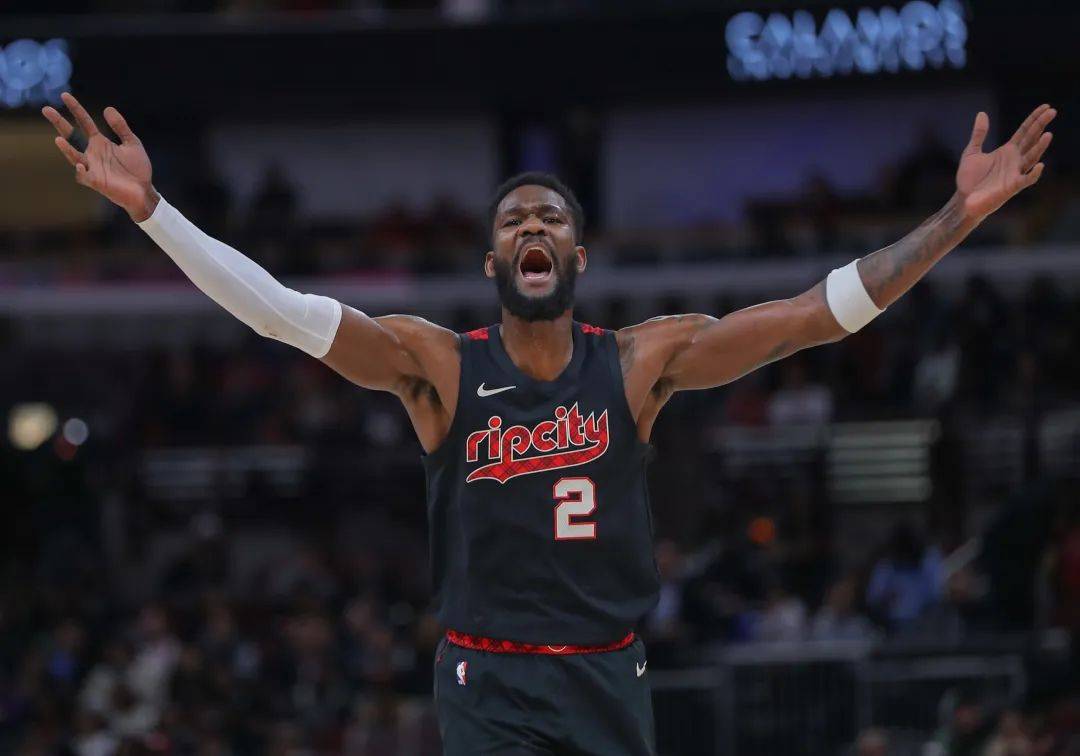 关于艾顿来了!詹姆斯与九位状元同队创NBA历史之最的信息