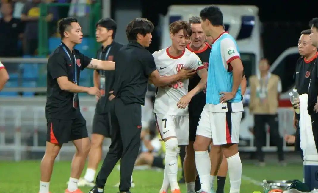 包含祸不及家人！媒体人：球迷需要引导形成积极的竞争文化的词条