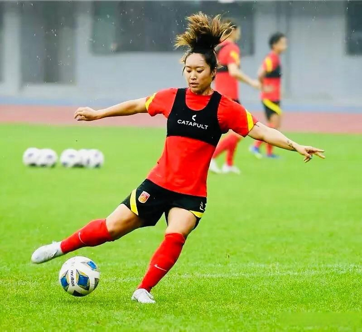 安博体育-黄石女足蓄势待发!挑战赛场勇夺鼎盛(球迷看亚州杯女足夺冠激烈吗)